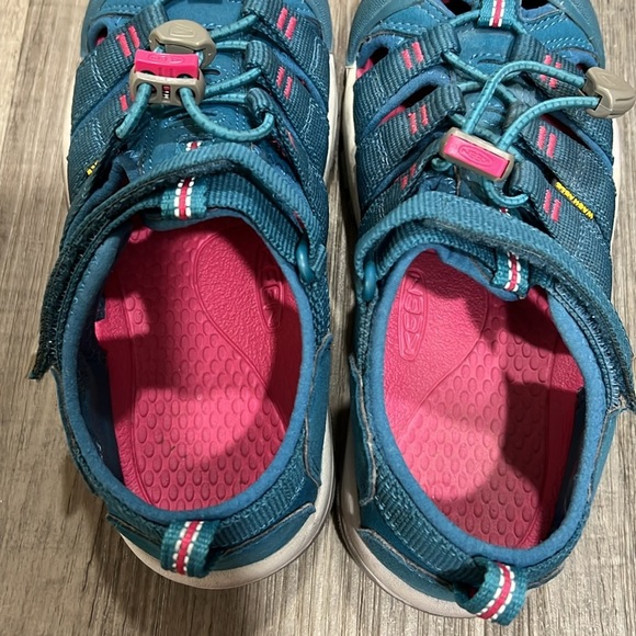 Keen Newports size 2 - Picture 6 of 10